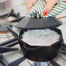 Load image into Gallery viewer, Mommy's Pot 21cm Cast-Iron Traditional Pot Non-Stick Pre-Seasoned