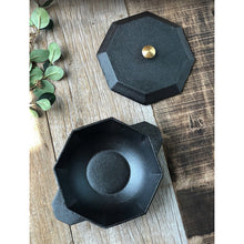 Load image into Gallery viewer, Mommy's Pot 28cm Cast-Iron Traditional Wok Non-Stick Pre-Seasoned