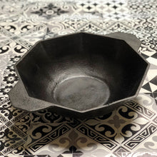 Load image into Gallery viewer, Mommy's Pot 28cm Cast-Iron Traditional Wok Non-Stick Pre-Seasoned
